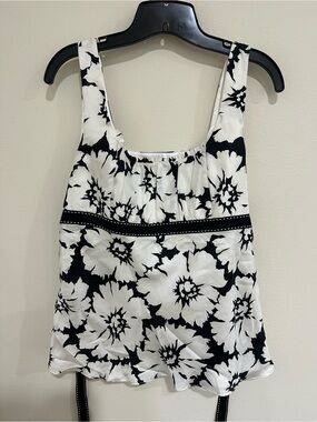 White House Black Market Black and White Floral Tank Top